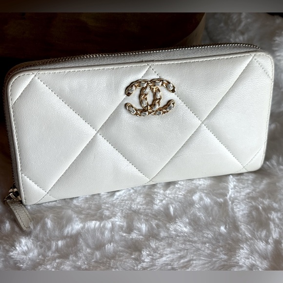 Chanel 19 Quilted Lambskin Leather Zip Around Wallet w/COA - Picture 11 of 16